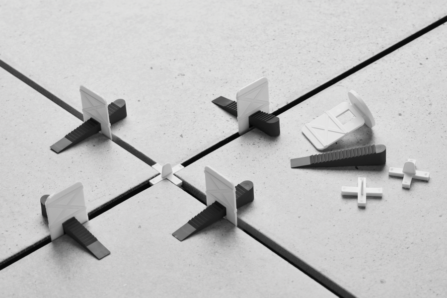 Klipsy i kliny do montażu płytek 300szt.