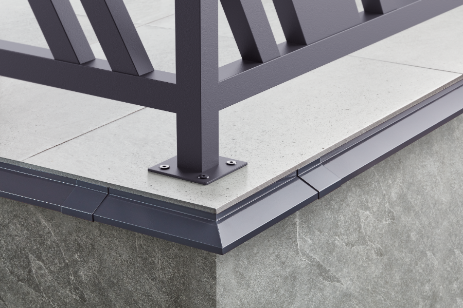 Zaślepki do okapu balkonowego 32,2x101,8mm 1kpl=2szt(L+P) CEZAR Czarny RAL9005 mat