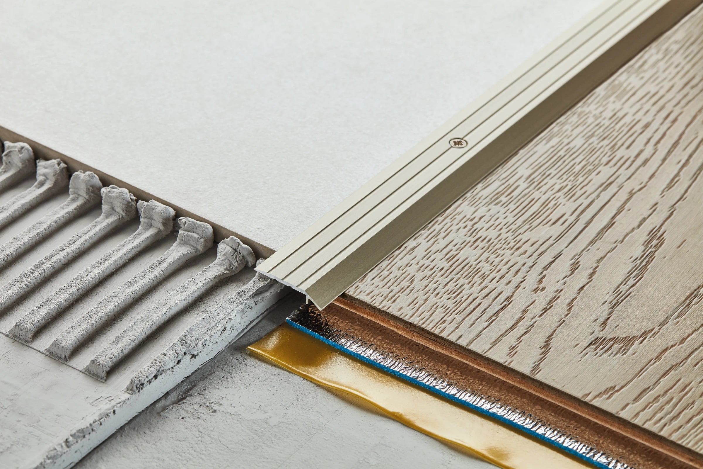 Profil progowy skośny aluminiowy 30x5mm Cezar Srebrny Mat 2,50m