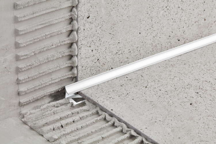 Profil do glazury PVC wewnętrzny szeroki 9mm Cezar Biały RAL9003 Mat 2,50m