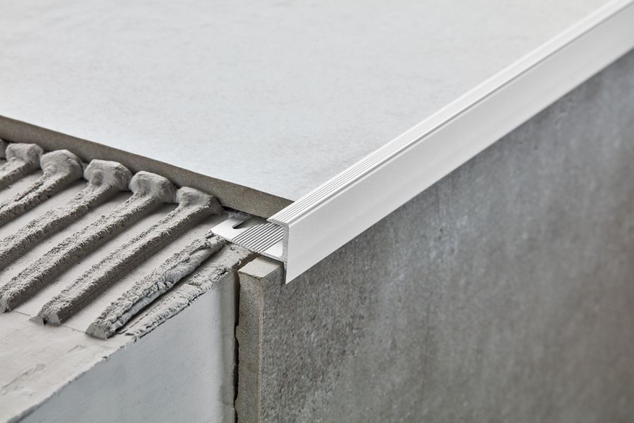 Profil do paneli aluminiowy LVT schodowy CL 5mm 28x14,5x8mm Cezar Srebrny Mat 1,35m