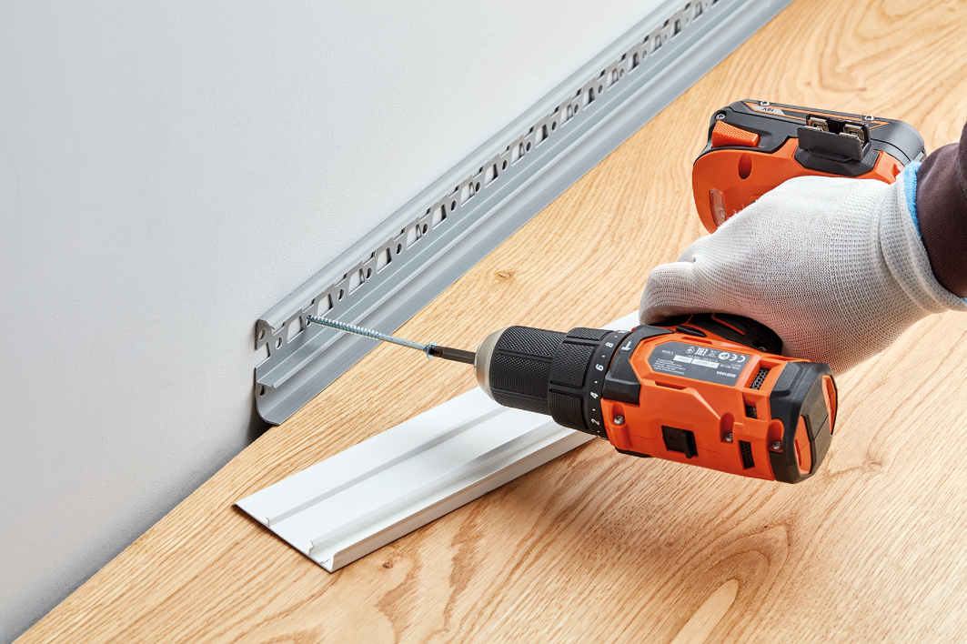 Listwa przypodłogowa PVC Hi Line Prestige 22x75mm Cezar Dąb Richmond Mat 2,50m