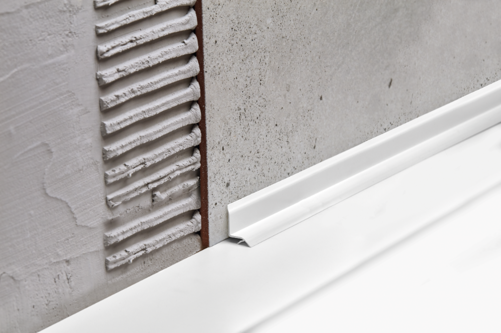 Listwa wannowa samoprzylepna PVC Cezar Biały RAL9003 Mat 2,50m