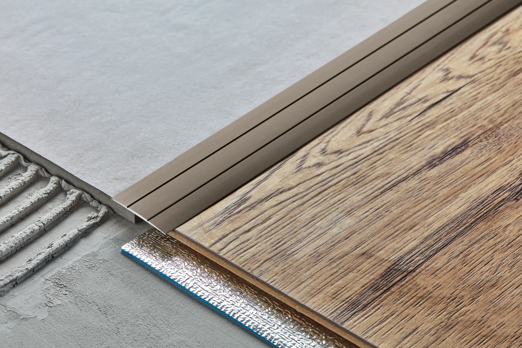 Profil progowy płaski aluminiowy 38mm klejony Cezar Srebrny Mat 0,90m