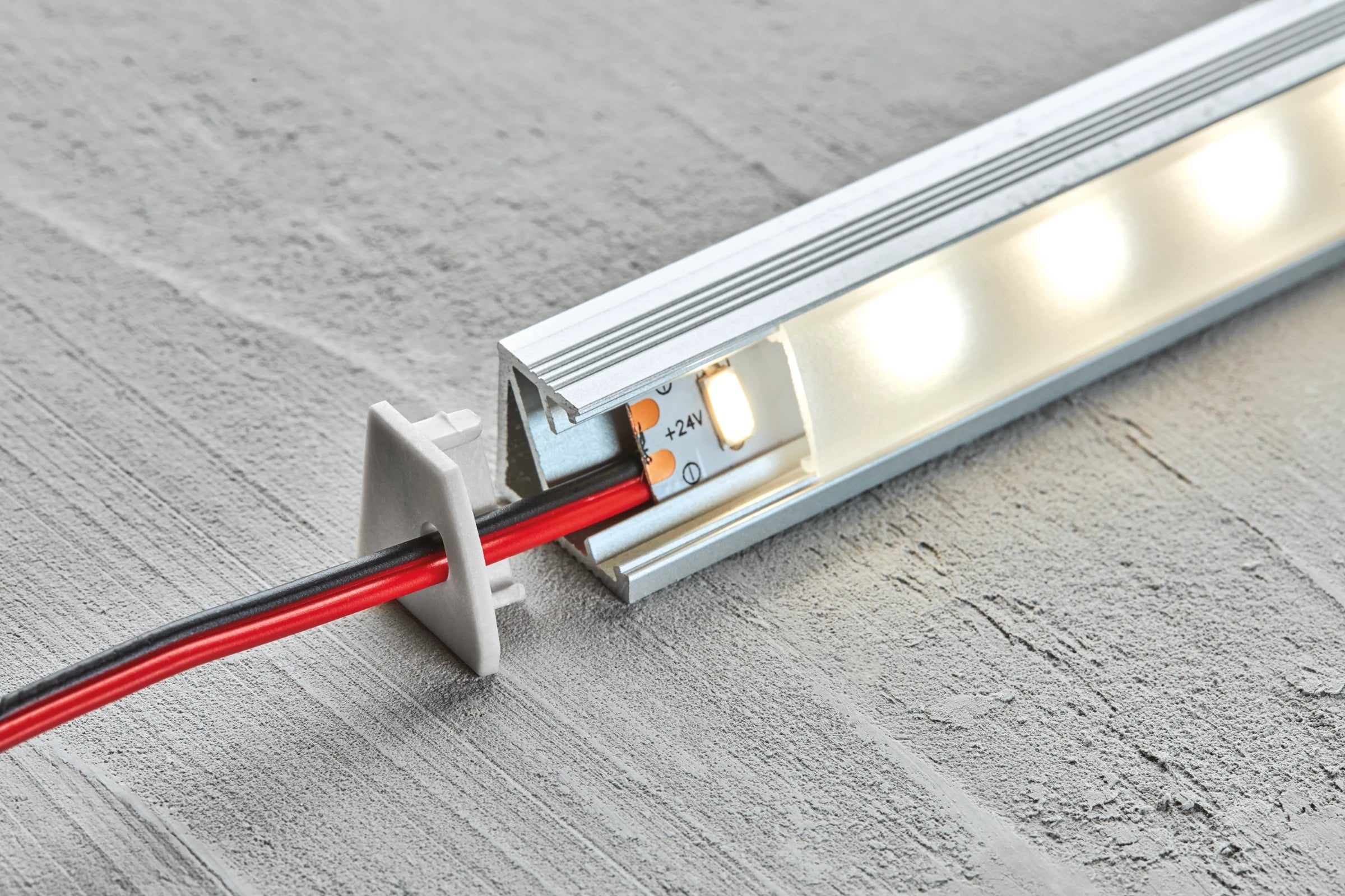 Listwa aluminiowa kątowa do taśmy LED 14x16,5mm Cezar Srebrny Mat 2m