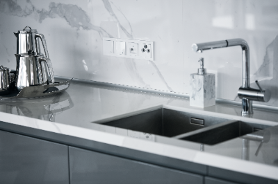 Listwa do blatu aluminiowy przyblatowa wklęsła 15x15x1,5mm Cezar Srebrny Mat 3m