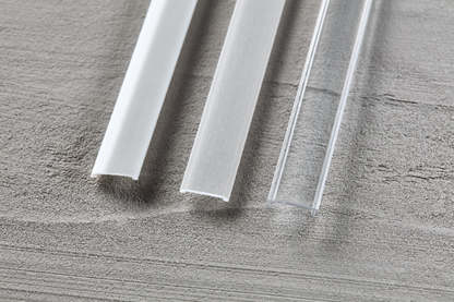 Плоский прозрачный защитный колпачок для светодиодной ленты длиной 2 м.