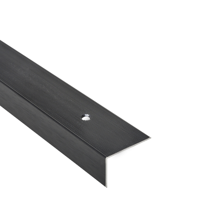 Kątownik aluminiowy schodowy ryflowany 40x25x1,5mm Cezar Czarny Szczotkowany mat 2m
