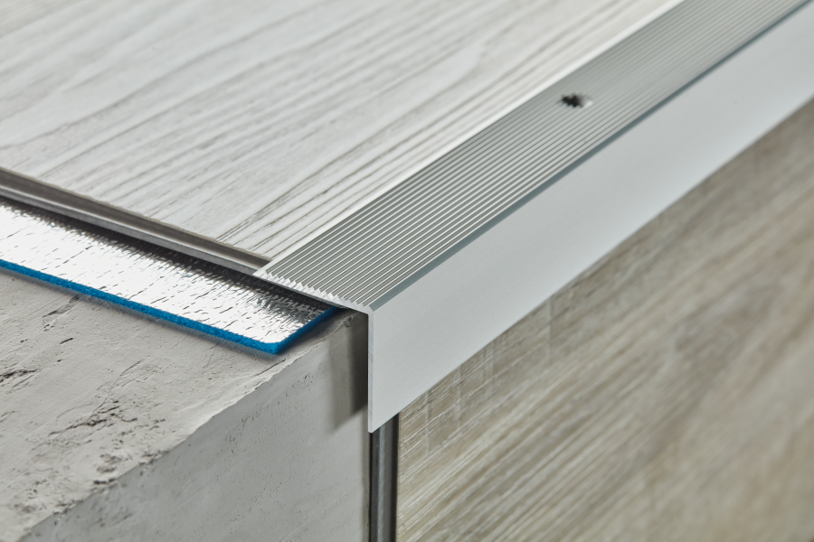 Grooved aluminum anode stair profile 30x30mm 1m Brown