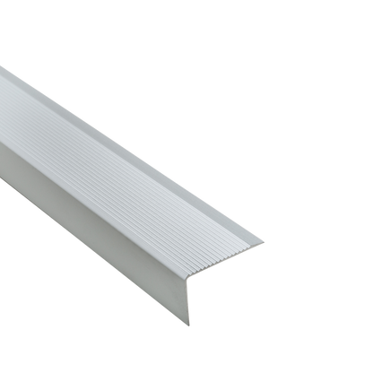 Kątownik aluminiowy schodowy ryflowany 40x25x1,5mm CEZAR Srebrny mat 1m