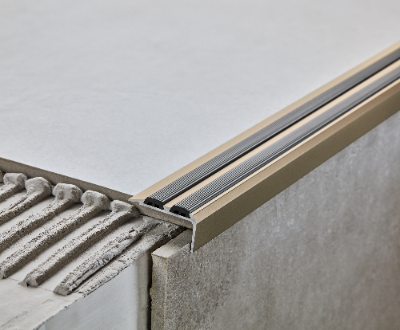 Profil schodowy aluminiowy szeroki 35x19,5mm z gumą Cezar Szampan Mat 2,70m